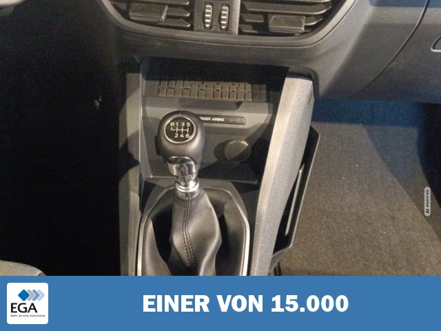 Ford Tourneo Courier TITANIUM NAVI / AHK / PDC / WINTER-PAKET 2 /FAHERASSISTENZ-PAKET