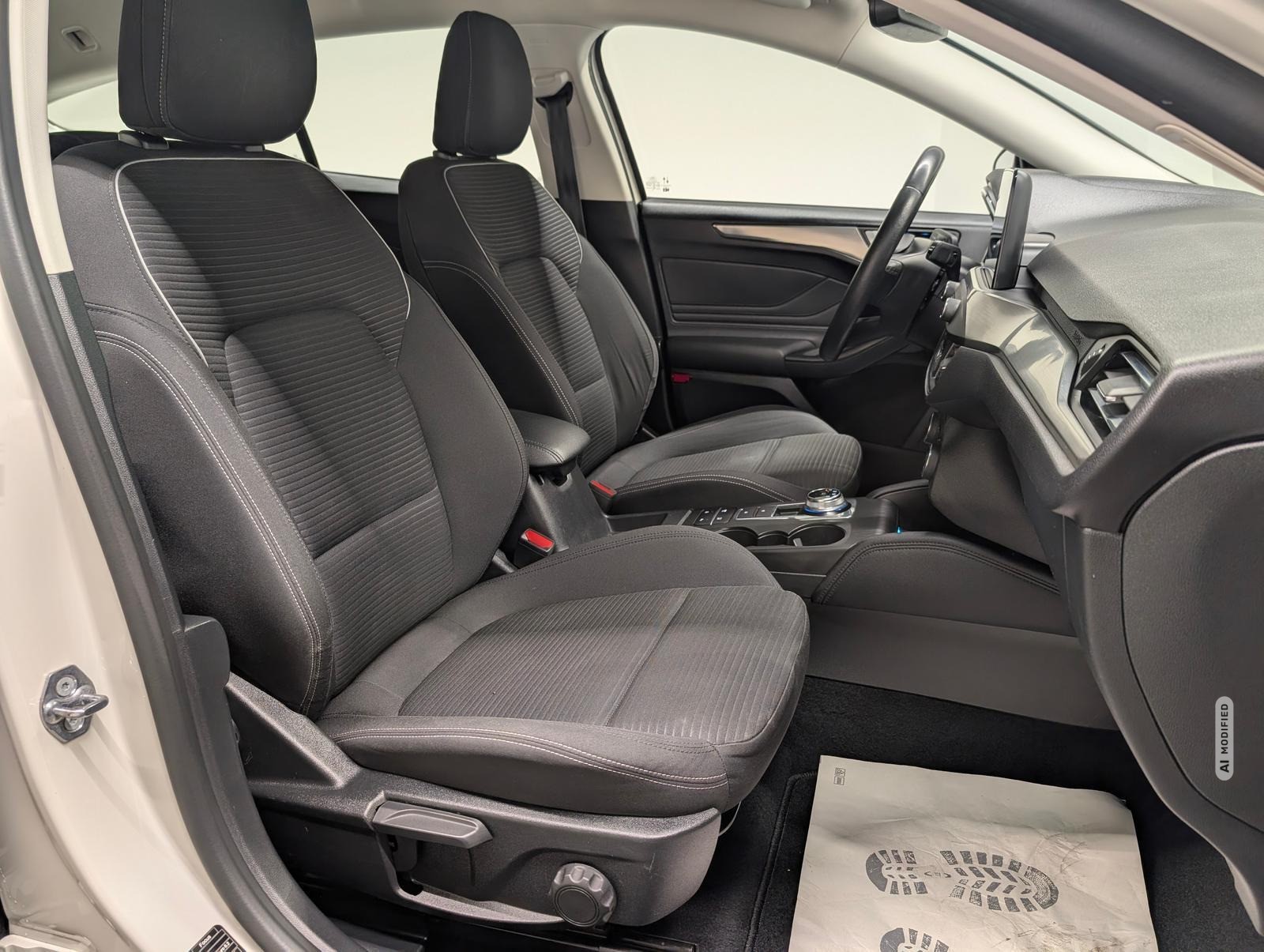 Ford Focus Turnier Titanium LED/Navi/DAB/Kam/ACC/Keyl