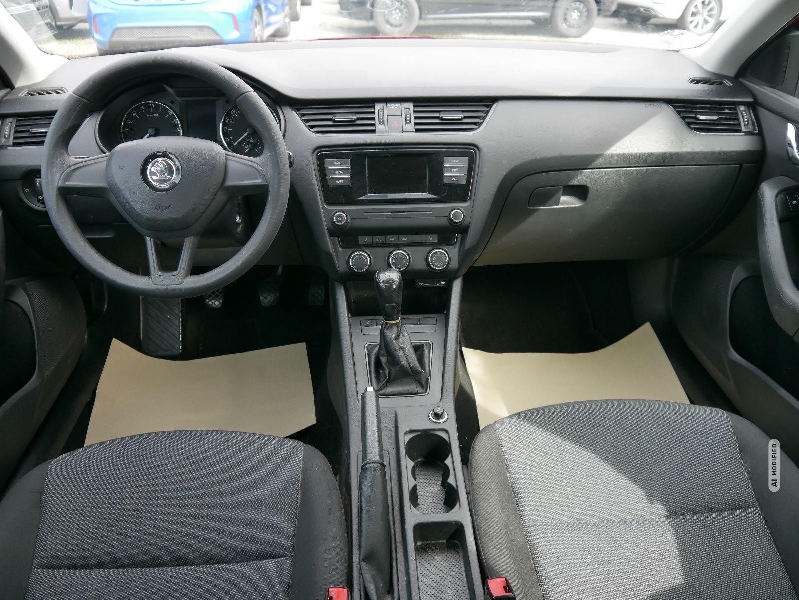 Skoda Octavia Combi III 1.6 TDI DPF ACTIVE PLUS * GREEN TEC * SITZHEIZUNG * DACHRELING
