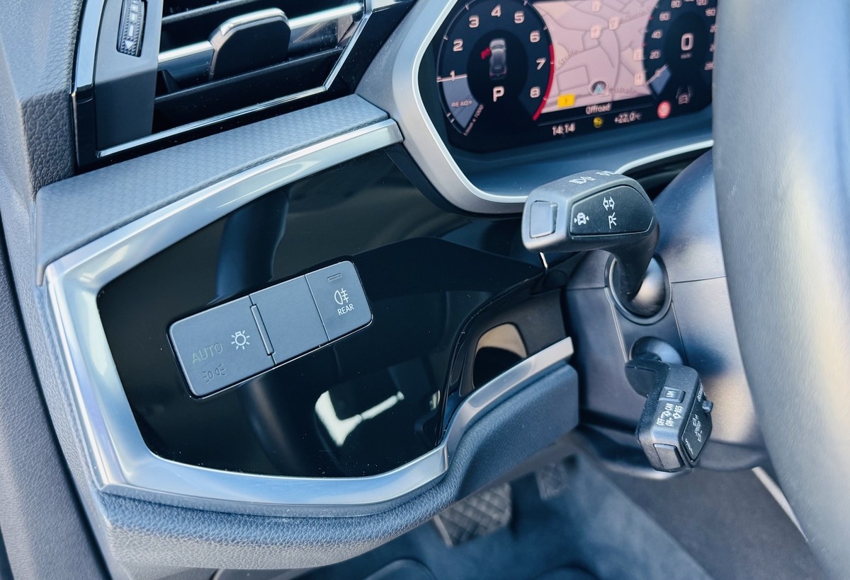 Audi Q3 35 1.5 TFSI NAVI ACC LED AHK R-CAM