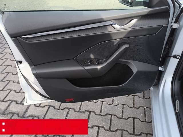 Skoda Octavia Combi 2.0 TDI DSG Selection AHK NAVI ACC