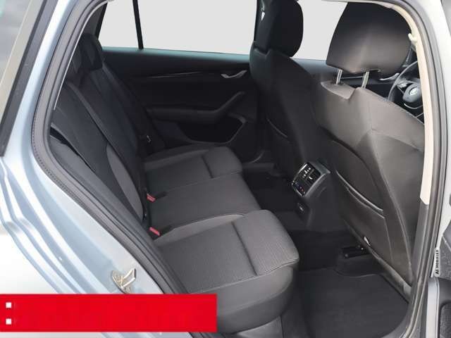 Skoda Octavia Combi 2.0 TDI DSG Selection AHK NAVI ACC