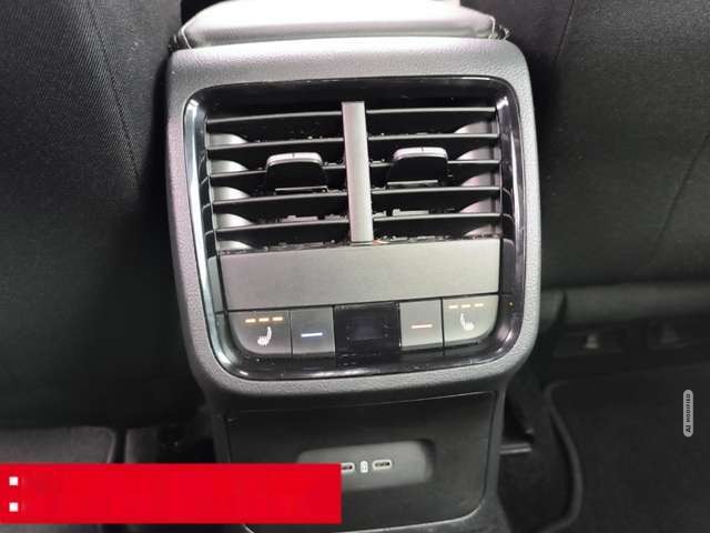 Skoda Octavia Combi 2.0 TDI DSG Selection AHK NAVI ACC