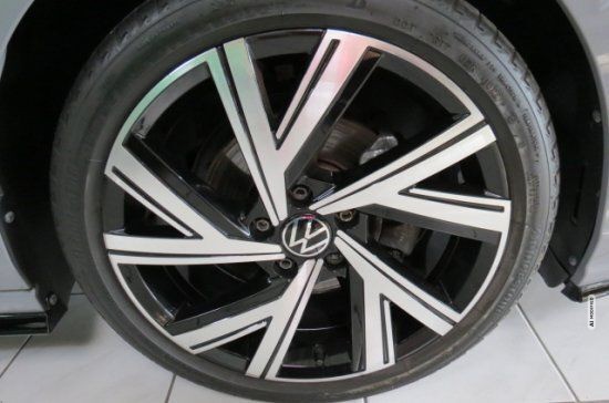 Volkswagen Golf VIII 1.5 eTSI R-Line (EURO 6d) AHZV+Matrix