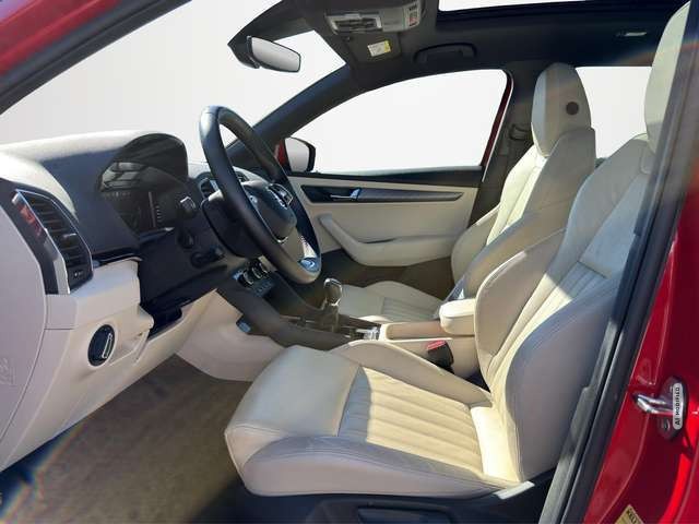 Skoda Karoq 2.0 TDI Style KLIMA / AHK / LEDER / PANORAMA / NAV