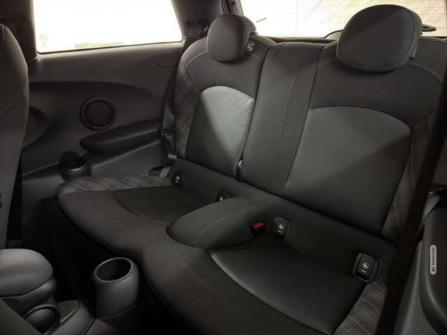 MINI Cooper S Seven Chili LED NAVI LEDER TEMPOMAT PDC