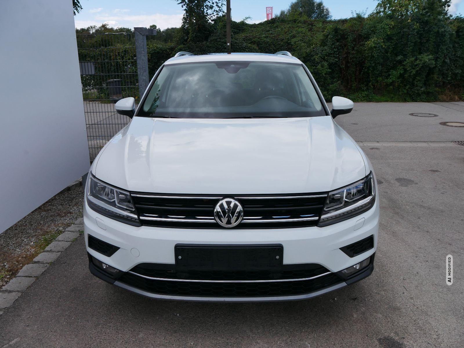 Volkswagen Tiguan 2.0 TSI 4MOTION*ACC*PDC*KAMERA*LED*NAVI*AHK*SHZ*TEMPOMAT*El.PANORAMA-DACH