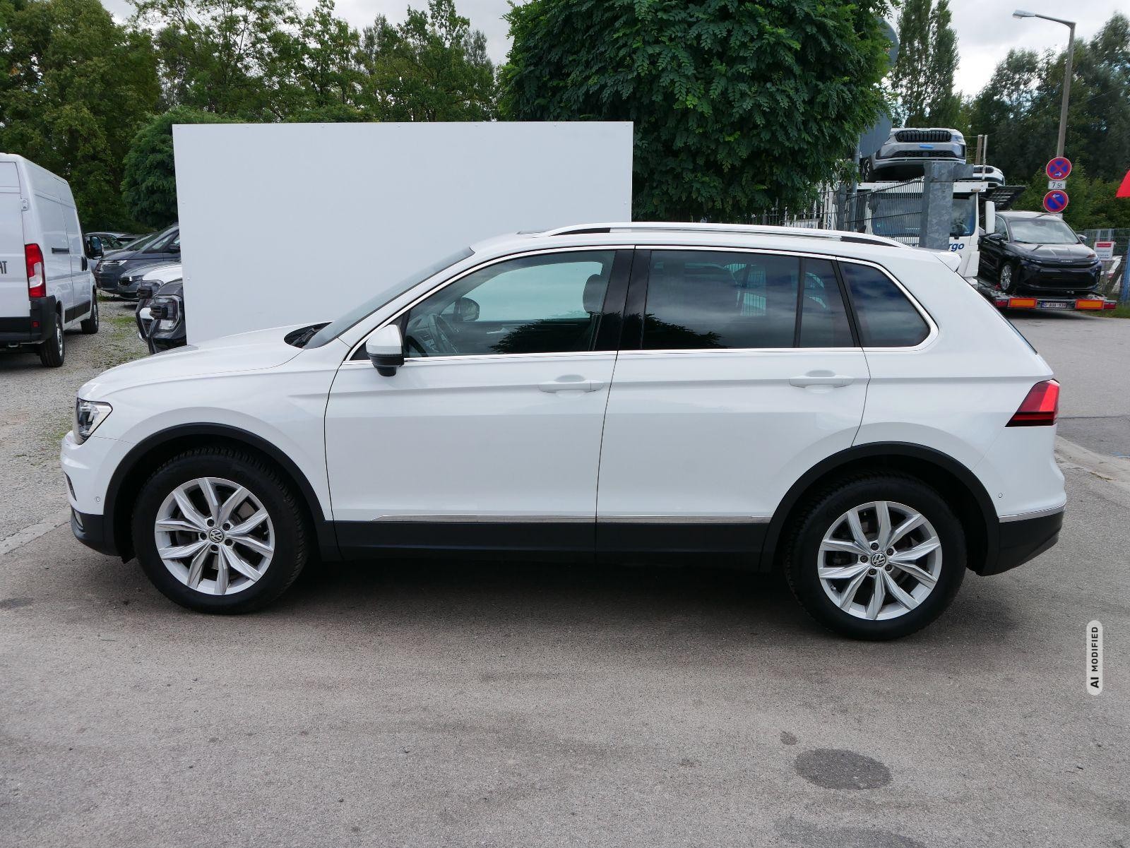 Volkswagen Tiguan 2.0 TSI 4MOTION*ACC*PDC*KAMERA*LED*NAVI*AHK*SHZ*TEMPOMAT*El.PANORAMA-DACH