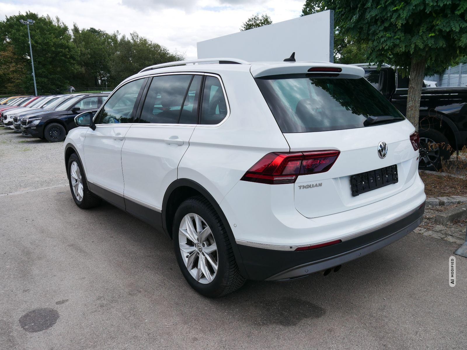 Volkswagen Tiguan 2.0 TSI 4MOTION*ACC*PDC*KAMERA*LED*NAVI*AHK*SHZ*TEMPOMAT*El.PANORAMA-DACH