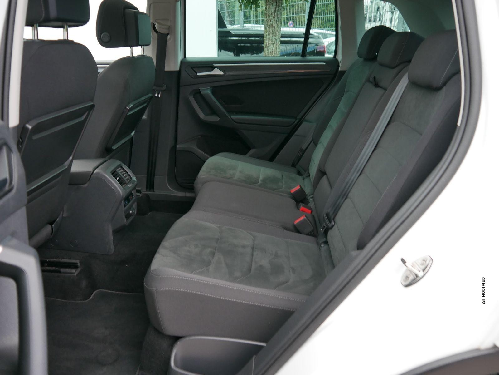 Volkswagen Tiguan 2.0 TSI 4MOTION*ACC*PDC*KAMERA*LED*NAVI*AHK*SHZ*TEMPOMAT*El.PANORAMA-DACH