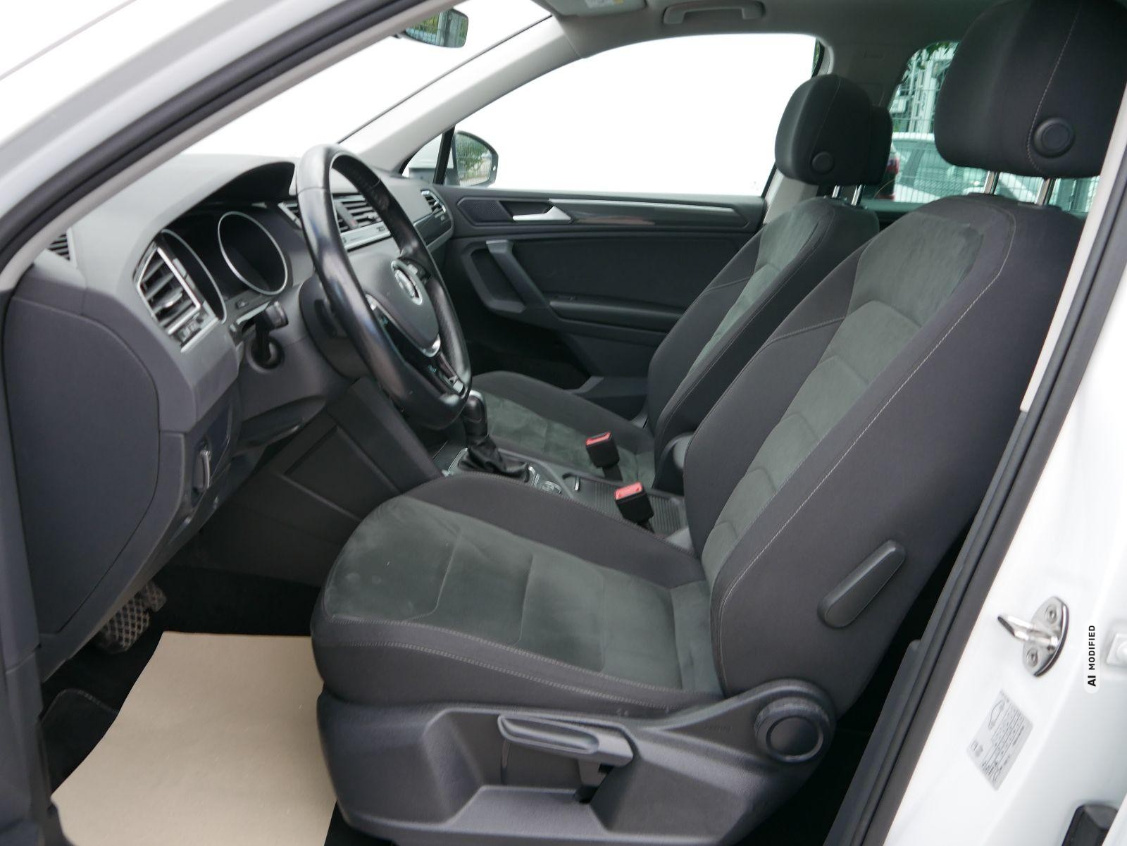 Volkswagen Tiguan 2.0 TSI 4MOTION*ACC*PDC*KAMERA*LED*NAVI*AHK*SHZ*TEMPOMAT*El.PANORAMA-DACH
