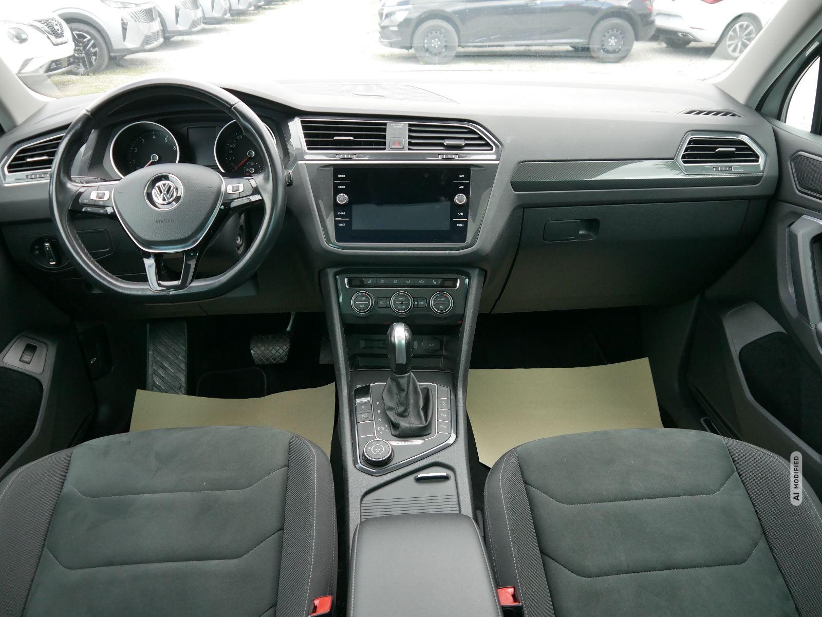Volkswagen Tiguan 2.0 TSI 4MOTION*ACC*PDC*KAMERA*LED*NAVI*AHK*SHZ*TEMPOMAT*El.PANORAMA-DACH