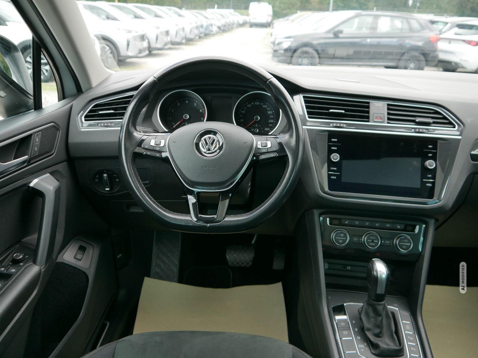 Volkswagen Tiguan 2.0 TSI 4MOTION*ACC*PDC*KAMERA*LED*NAVI*AHK*SHZ*TEMPOMAT*El.PANORAMA-DACH