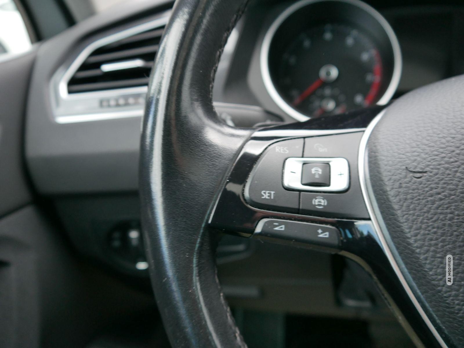 Volkswagen Tiguan 2.0 TSI 4MOTION*ACC*PDC*KAMERA*LED*NAVI*AHK*SHZ*TEMPOMAT*El.PANORAMA-DACH
