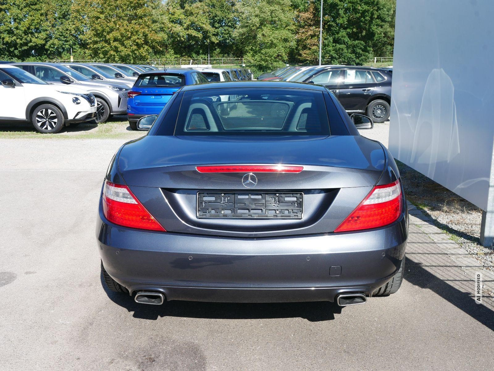Mercedes-Benz SLK 200 BLAUEFFIZLENZ*NAVI*PDC*SHZ*TEMPOMAT*RADIO-CD*KLIMA*17-ZOLL