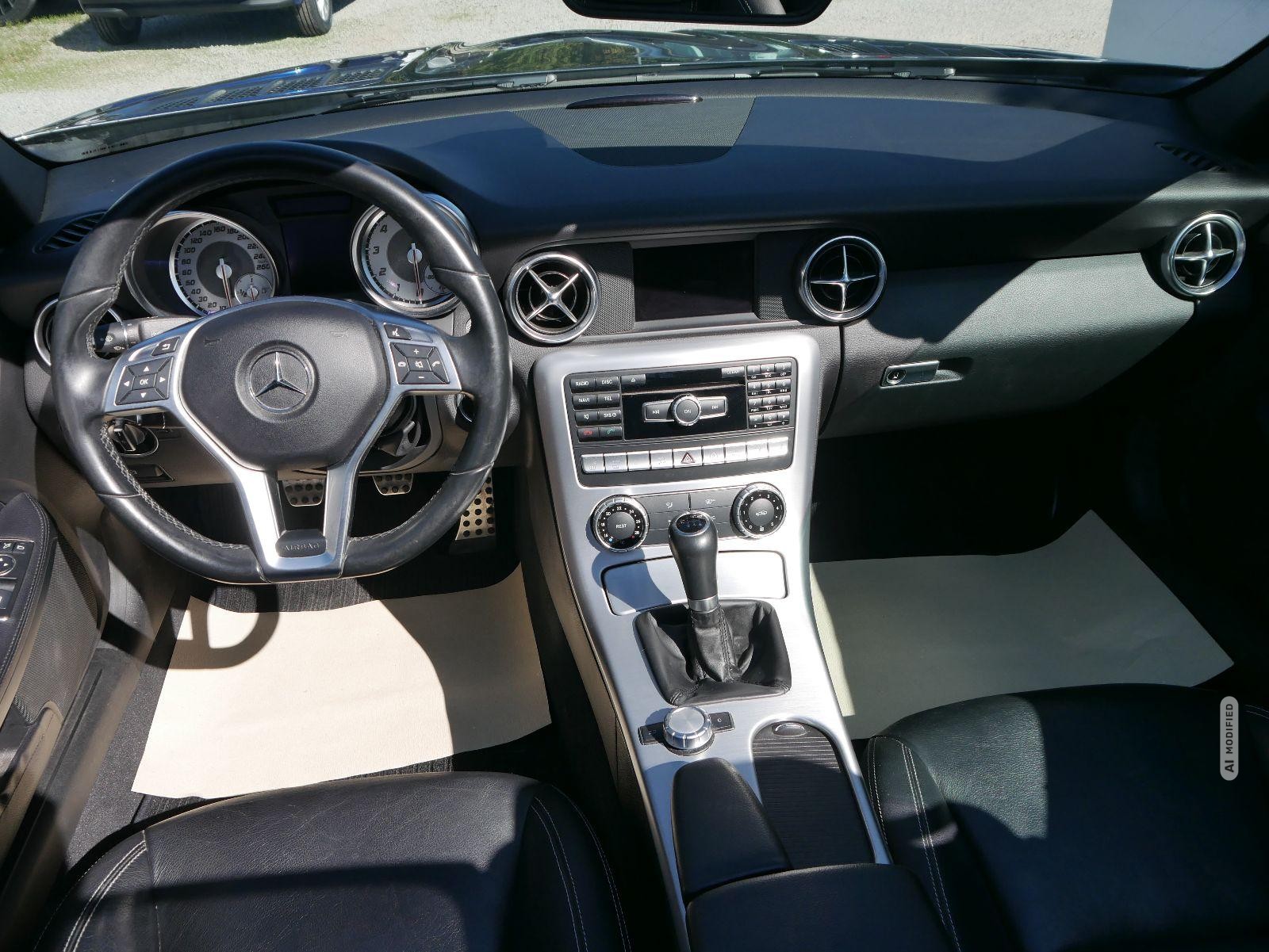 Mercedes-Benz SLK 200 BLAUEFFIZLENZ*NAVI*PDC*SHZ*TEMPOMAT*RADIO-CD*KLIMA*17-ZOLL