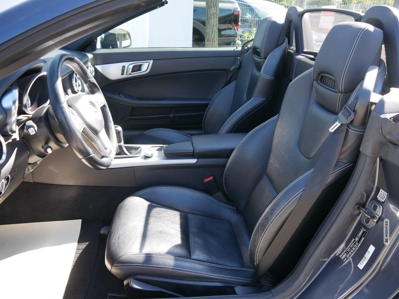 Mercedes-Benz SLK 200 BLAUEFFIZLENZ*NAVI*PDC*SHZ*TEMPOMAT*RADIO-CD*KLIMA*17-ZOLL