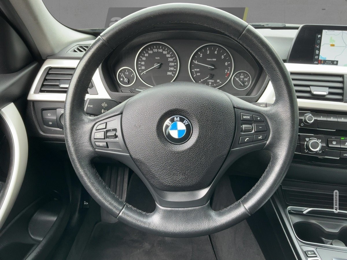BMW 318 i Touring  Advantage AUTOM.,LED,Navi,SHZ,PDC