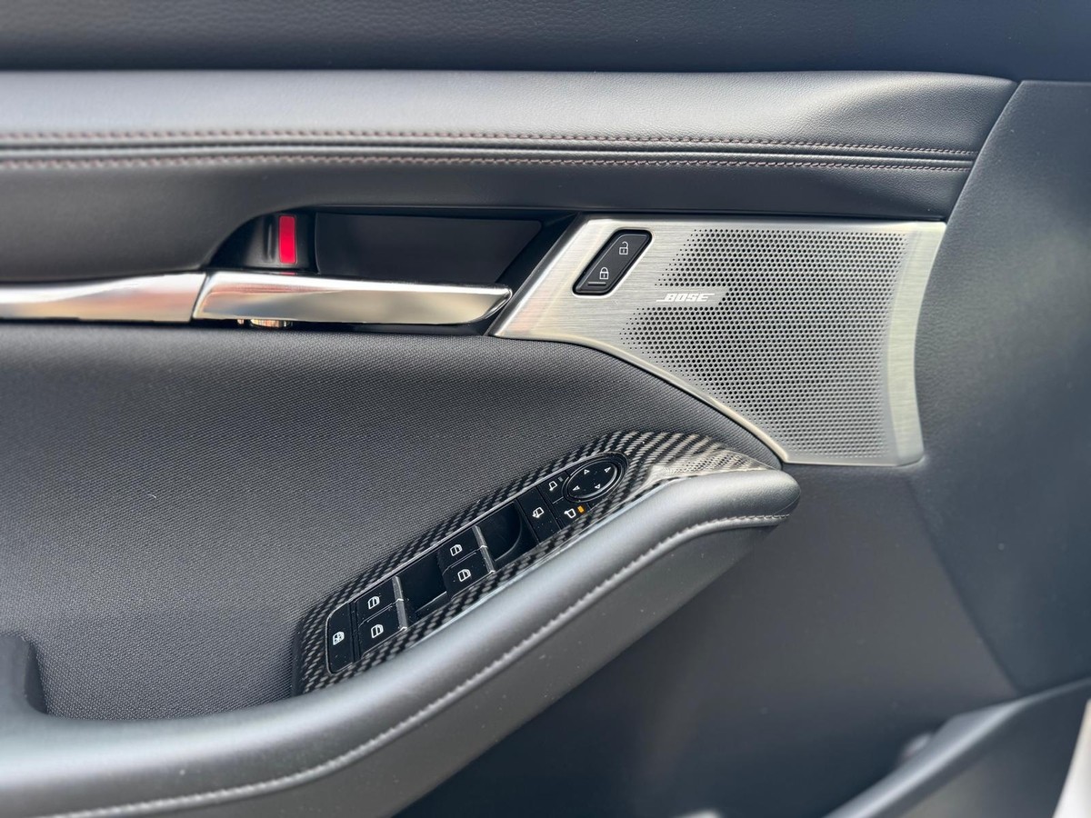 Mazda 3 2,5L 140PS - Bose, Matrix LED, Head Up, Carplay, 360* PDC 