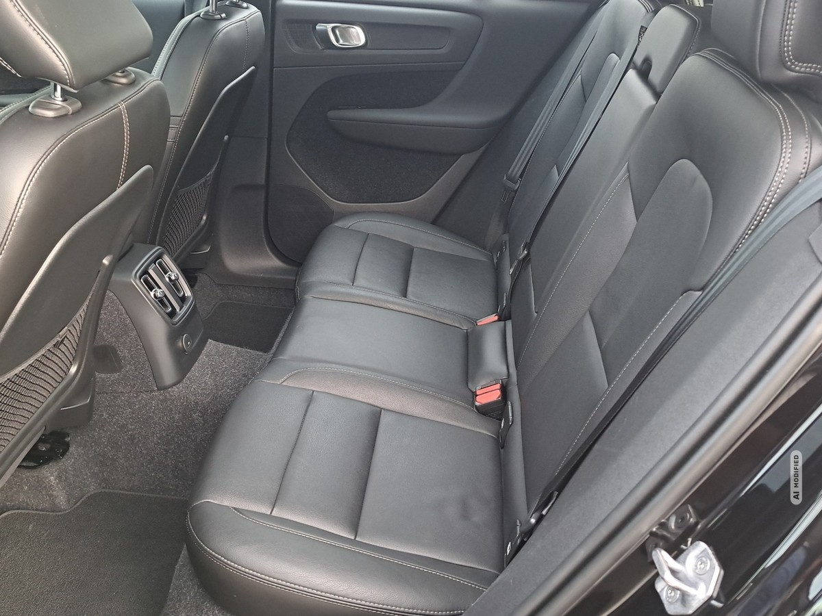 Volvo XC40 T5 Plug-In Hybrid*NAVI*RÜCKFAHRCAM*PANO-DACH*STANDHEIZ