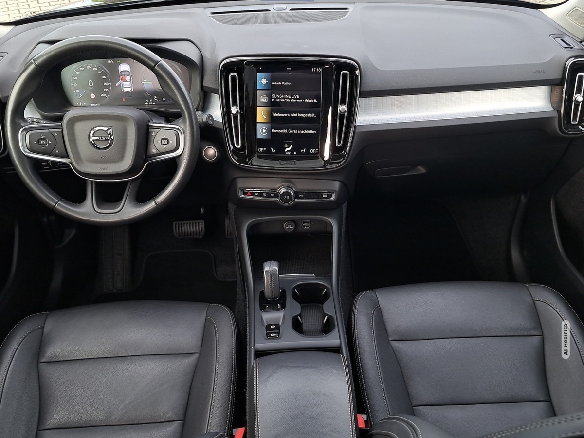 Volvo XC40 T5 Plug-In Hybrid*NAVI*RÜCKFAHRCAM*PANO-DACH*STANDHEIZ