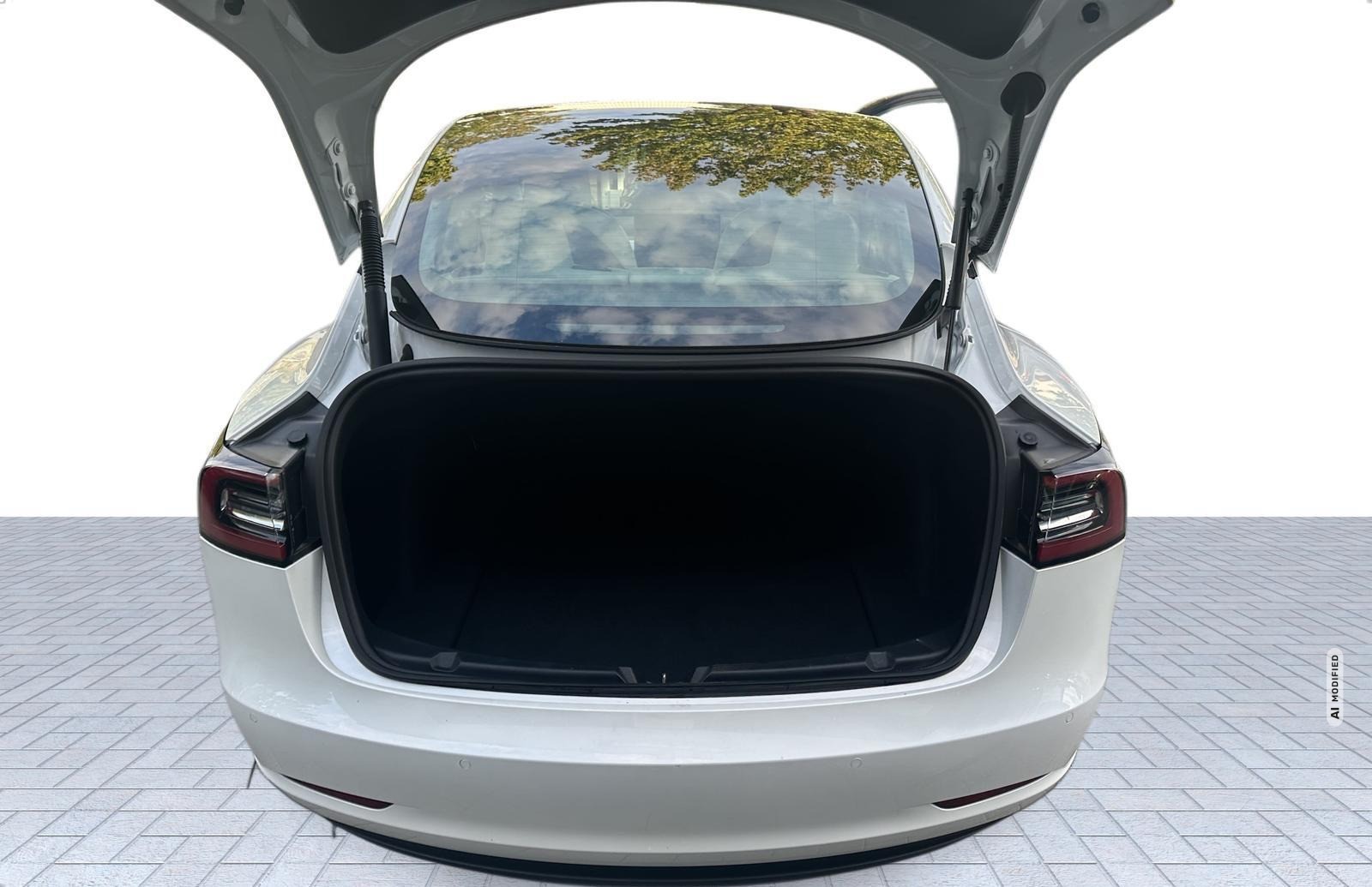 Tesla Model 3 SR AHK/LED/360°Kam/Leder/Pano/5xSHZ