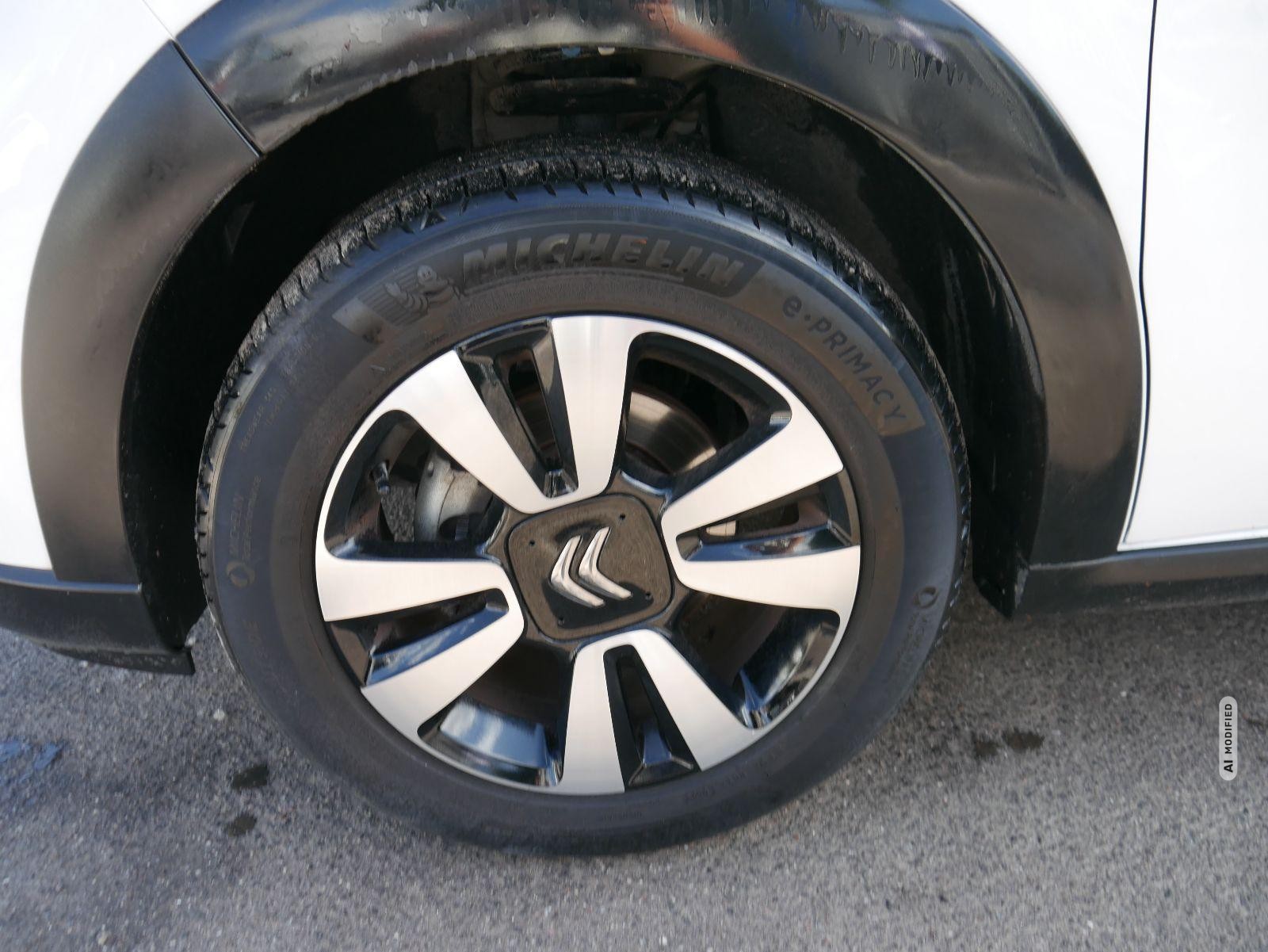 Citroën C3 PureTech Shine - S&S*NAVI-ÜBER-SMARTLINK*PDC-HI*LED*KLIMA*DAB*BLUETOOTH