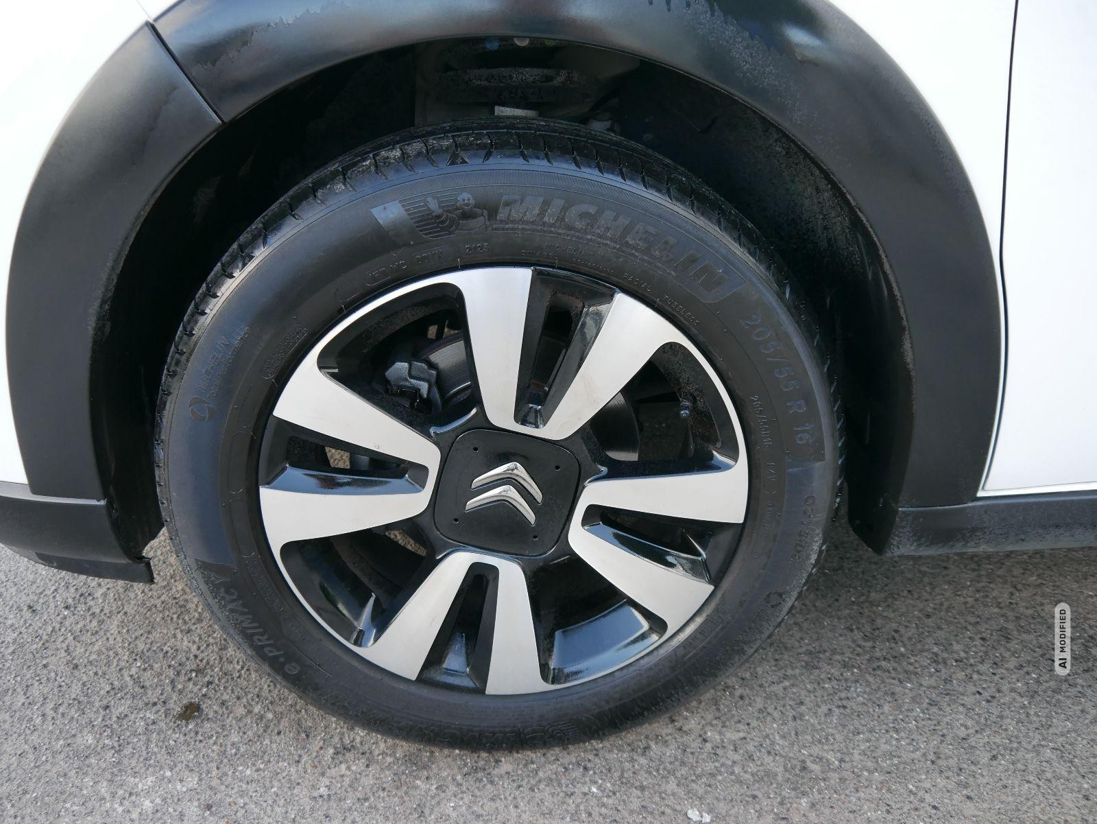 Citroën C3 PureTech Shine - S&S*NAVI-ÜBER-SMARTLINK*PDC-HI*LED*KLIMA*DAB*BLUETOOTH