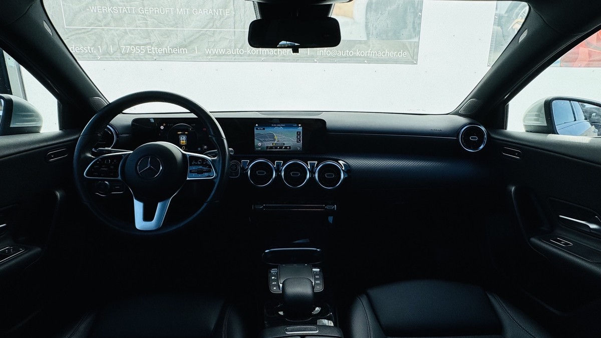 Mercedes-Benz A 200 A 200 NAVI PANO SITZHG. R-CAM AHK 