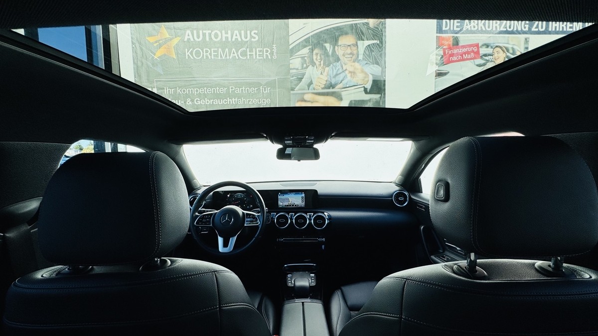 Mercedes-Benz A 200 A 200 NAVI PANO SITZHG. R-CAM AHK 