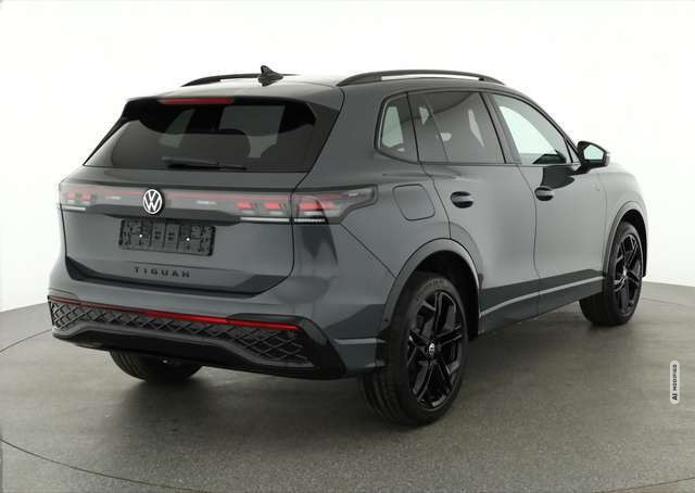 Volkswagen Tiguan TSI DSG 4M R-LINE Black, Pano, AHK, IQ.Light, 20-Z