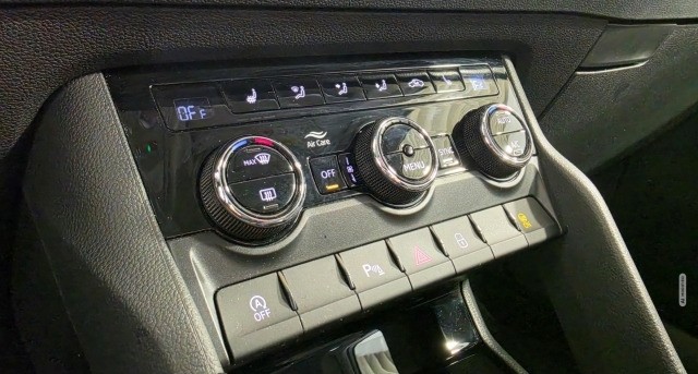 Skoda Karoq Style 1.5TSI DSG Matrix AHK CarPlay RFK ACC