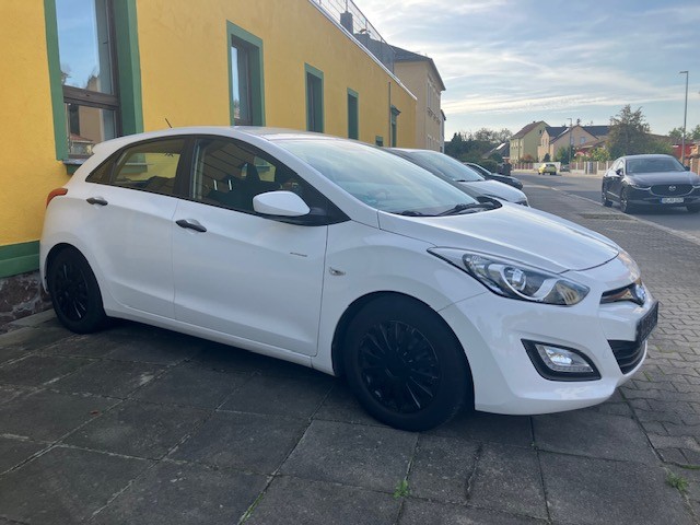 Hyundai i30 Durchsicht NEU * HU 10/27 * 
