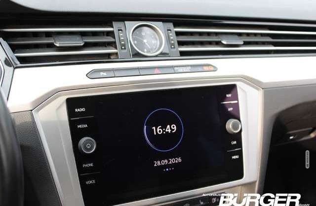 Volkswagen Passat Variant Navi AHK Zahnriemen gewechselt ALU GRA Sit