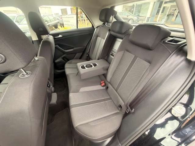 Volkswagen T-Roc Life 1.5 TSI Navi AHK Winterpaket PDC v+h CarPlay