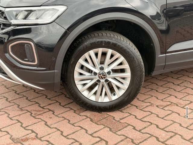 Volkswagen T-Roc Life 1.5 TSI Navi AHK Winterpaket PDC v+h CarPlay