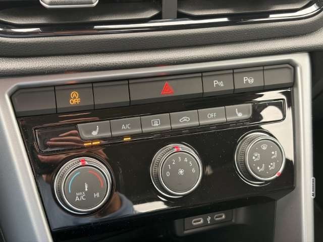 Volkswagen T-Roc Life 1.5 TSI Navi AHK Winterpaket PDC v+h CarPlay