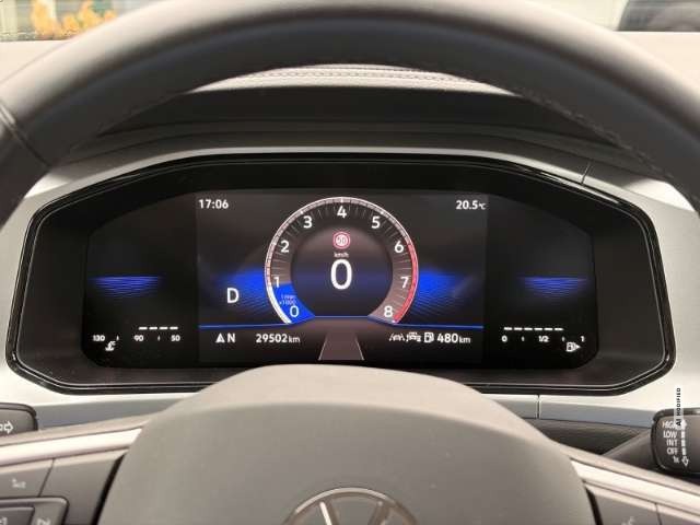 Volkswagen T-Roc Life 1.5 TSI Navi AHK Winterpaket PDC v+h CarPlay
