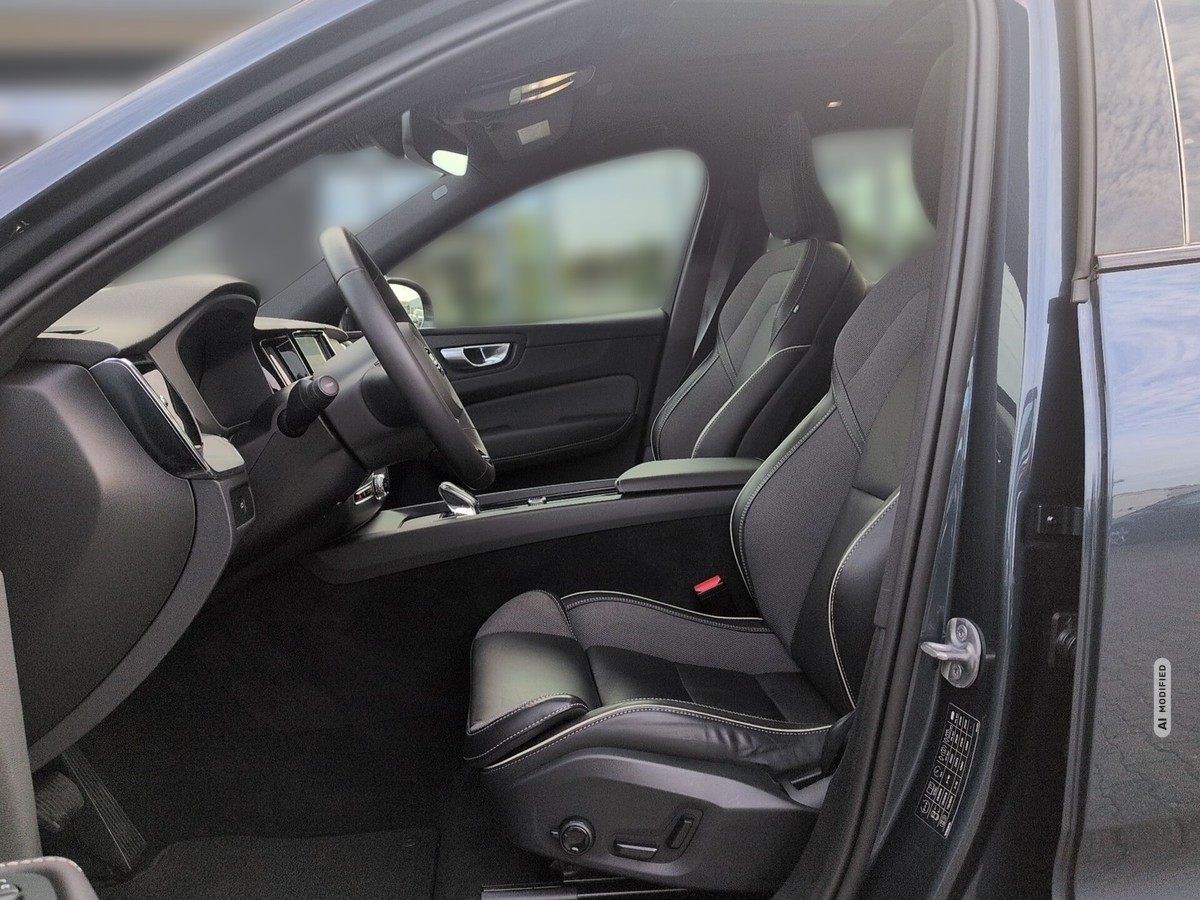 Volvo XC60 B4 Diesel AWD Plus Dark Pano Standhzg 360°Kam