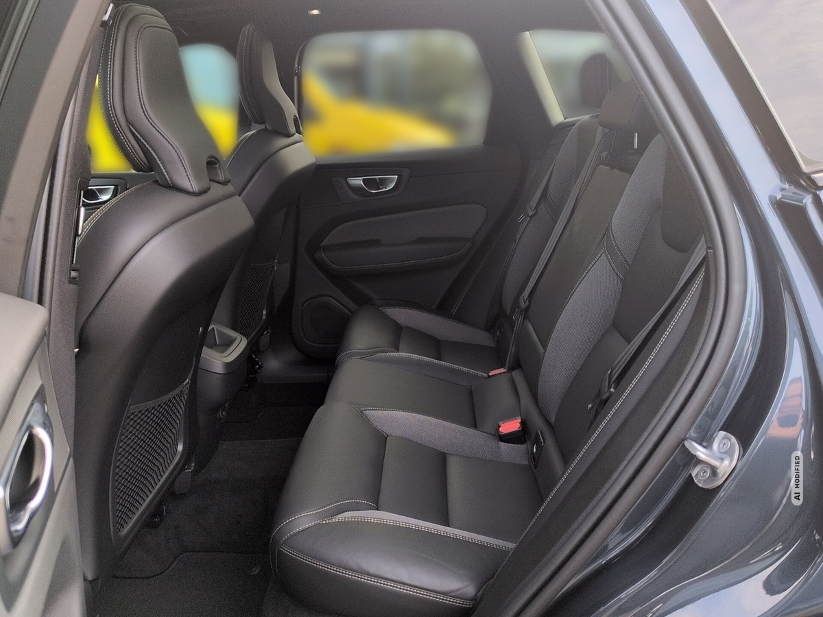 Volvo XC60 B4 Diesel AWD Plus Dark Pano Standhzg 360°Kam