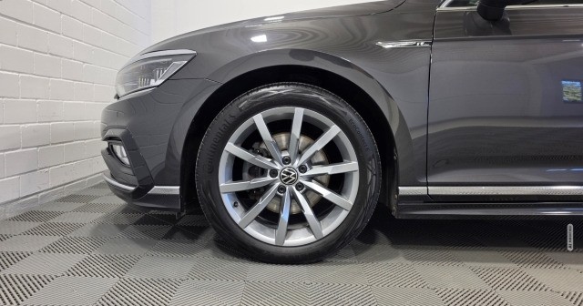 Volkswagen Passat Variant Elegance 4M R-Line Standh. AHK