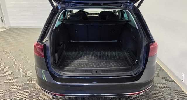 Volkswagen Passat Variant Elegance 4M R-Line Standh. AHK