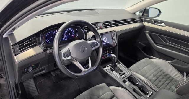Volkswagen Passat Variant Elegance 4M R-Line Standh. AHK