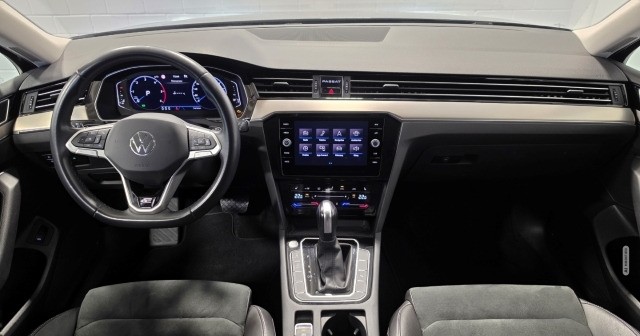 Volkswagen Passat Variant Elegance 4M R-Line Standh. AHK