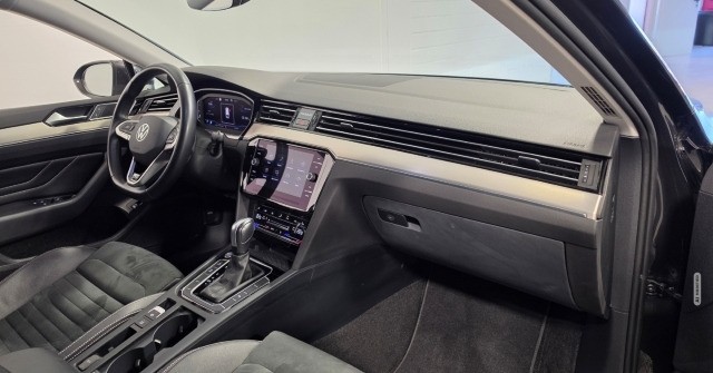 Volkswagen Passat Variant Elegance 4M R-Line Standh. AHK