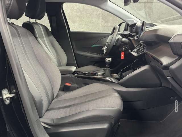 Peugeot 208 1.2 Allure Pack Navi*LED*Tempo*Kam*CarPlay*