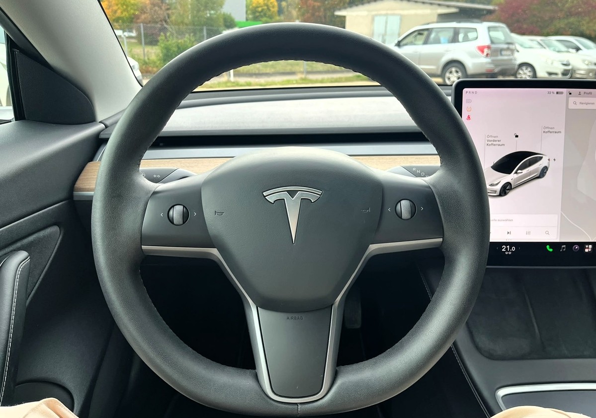 Tesla Model 3 RWD *Wärmepumpe*Leder