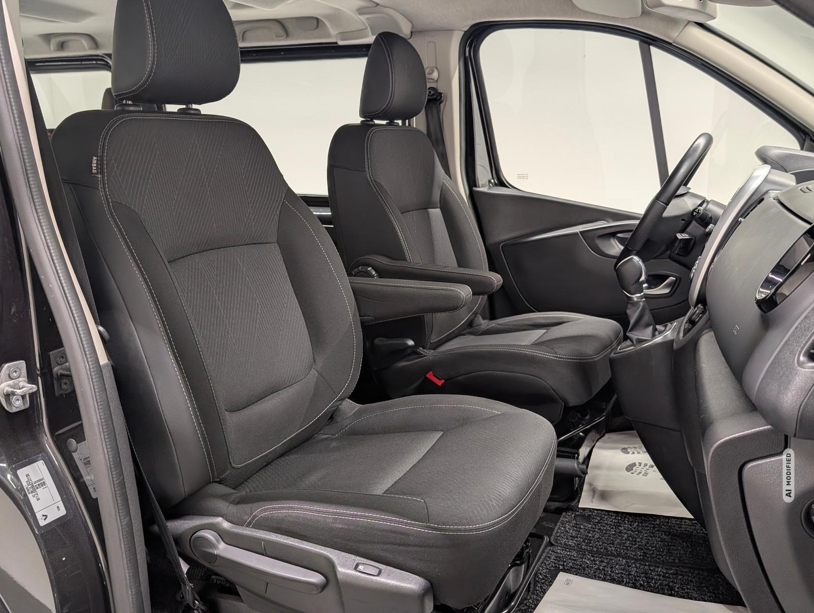 Renault Trafic Combi L2H1 LED/Navi/AHK/SHZ/Kam/GRA/Keyl.