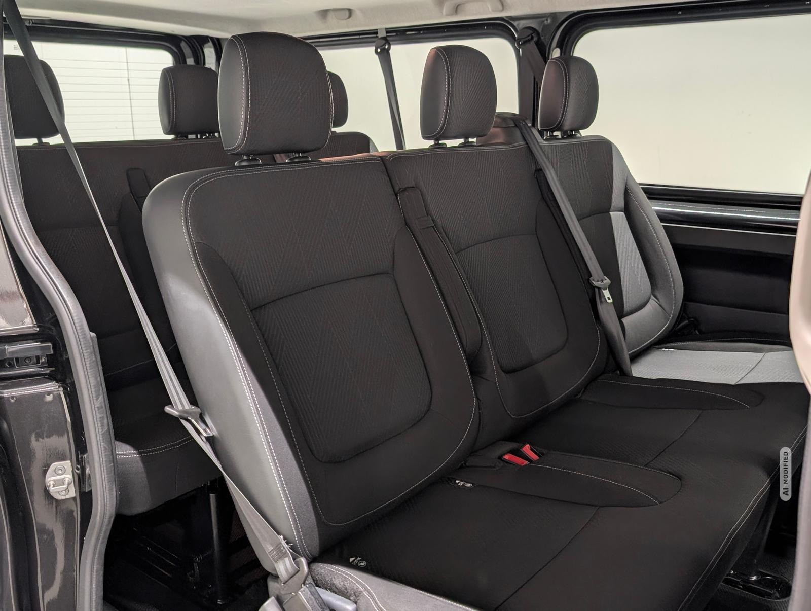 Renault Trafic Combi L2H1 LED/Navi/AHK/SHZ/Kam/GRA/Keyl.