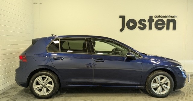 Volkswagen Golf VIII Life 2.0 TDI DSG LED CarPlay KAM ACC